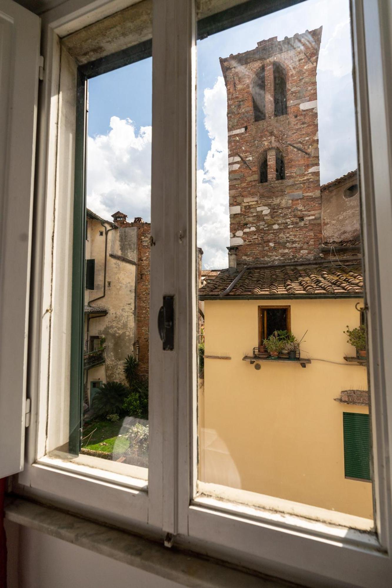 Apartamento Historic Apt In The Center Of Lucca With Balcony Exterior foto